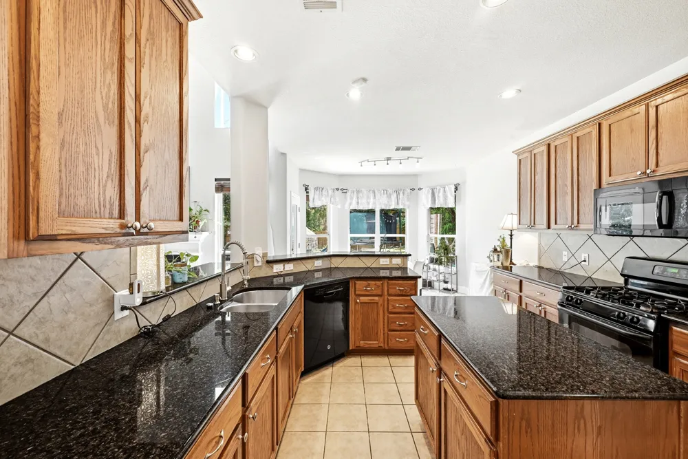 418 S Lynnwood Trail Cedar Park, TX 78613