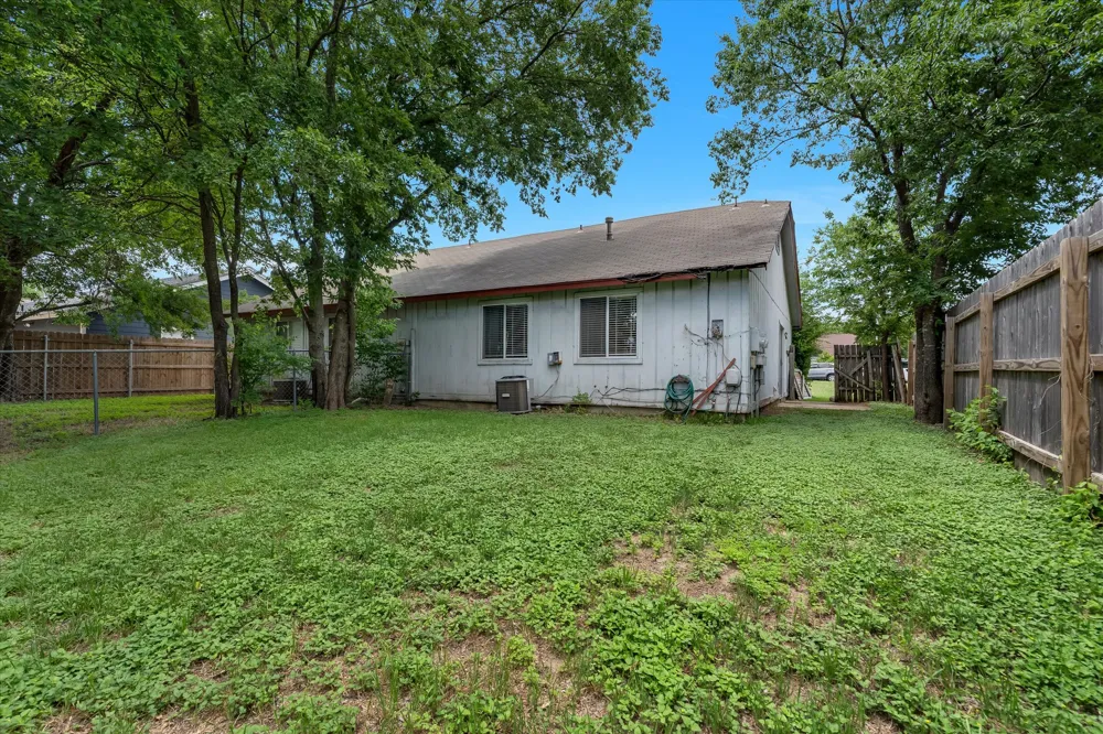 11906 Sunhillow Bend #A Austin, TX 78758