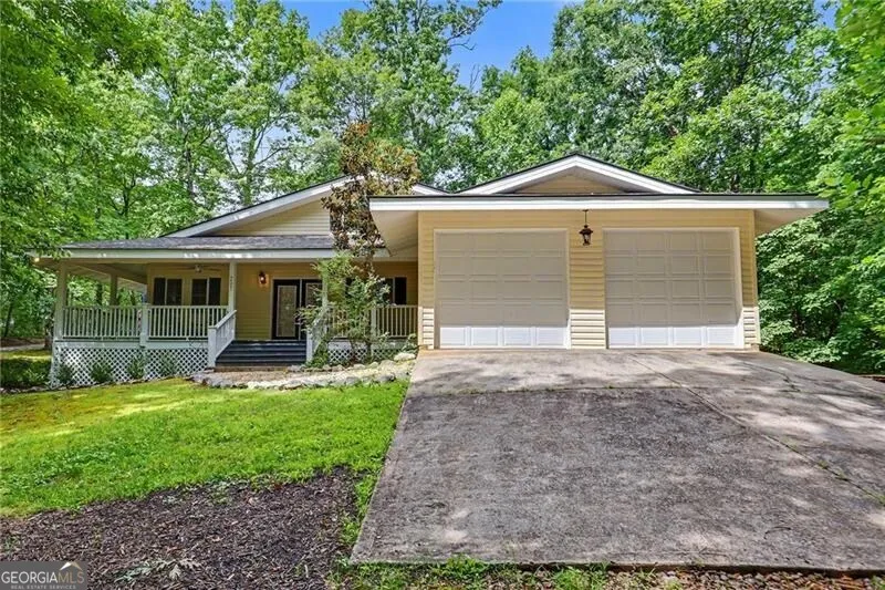 207 Raindance LN Clayton, GA 30525