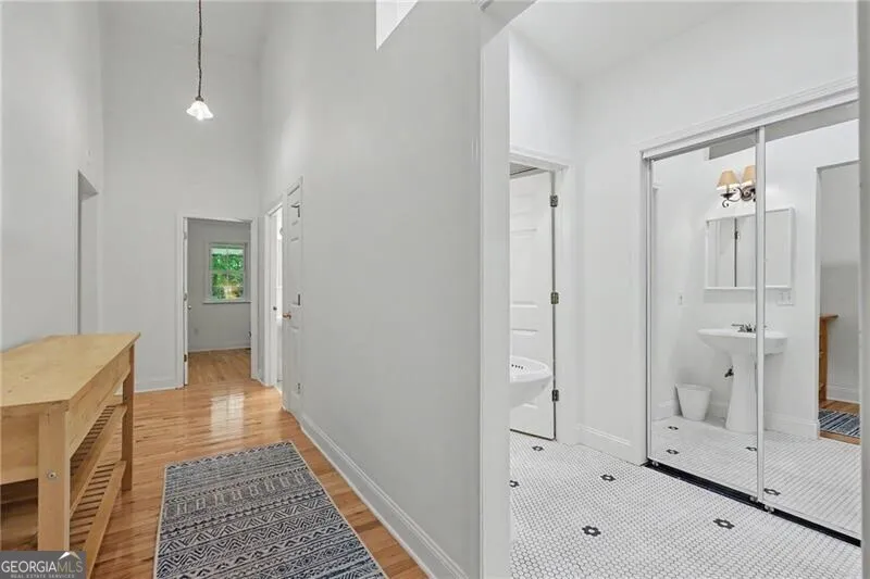 207 Raindance LN Clayton, GA 30525