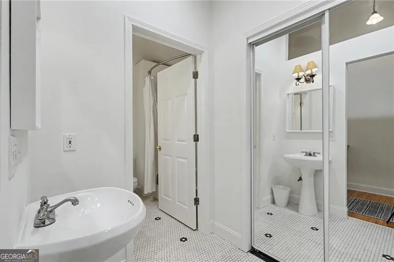 207 Raindance LN Clayton, GA 30525