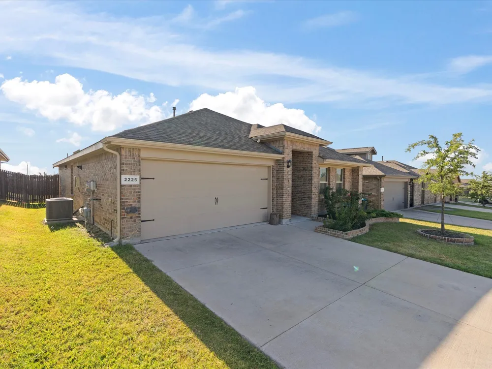 2225 Blythwood Trail Fort Worth, TX 76108