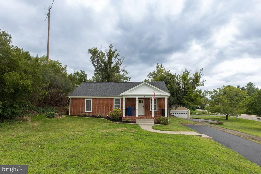91 GRACE STREET Grottoes, VA 24441