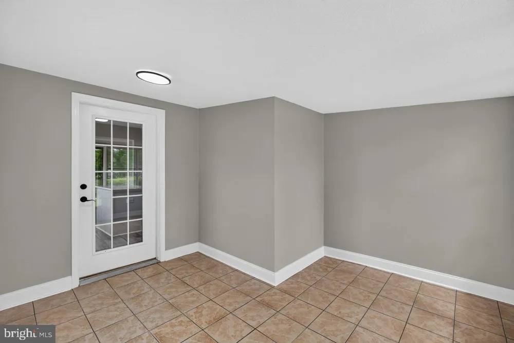 91 GRACE STREET Grottoes, VA 24441
