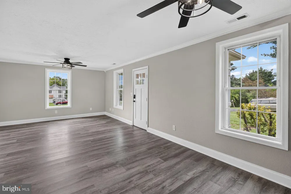 91 GRACE STREET Grottoes, VA 24441