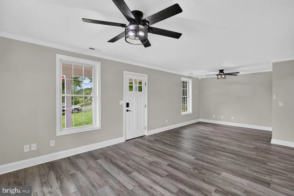 91 GRACE STREET Grottoes, VA 24441