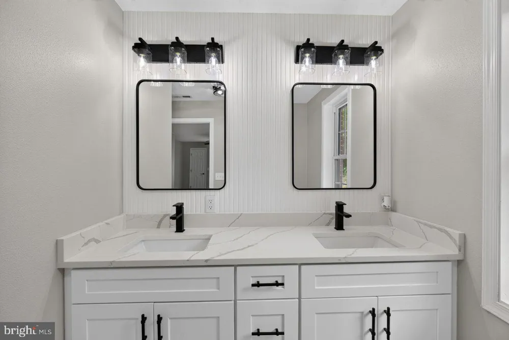 91 GRACE STREET Grottoes, VA 24441