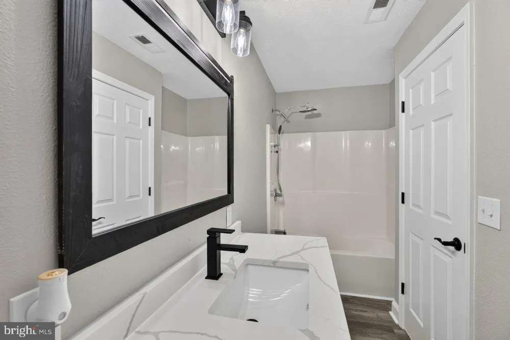 91 GRACE STREET Grottoes, VA 24441