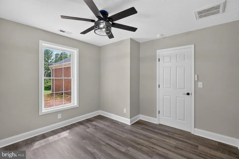 91 GRACE STREET Grottoes, VA 24441