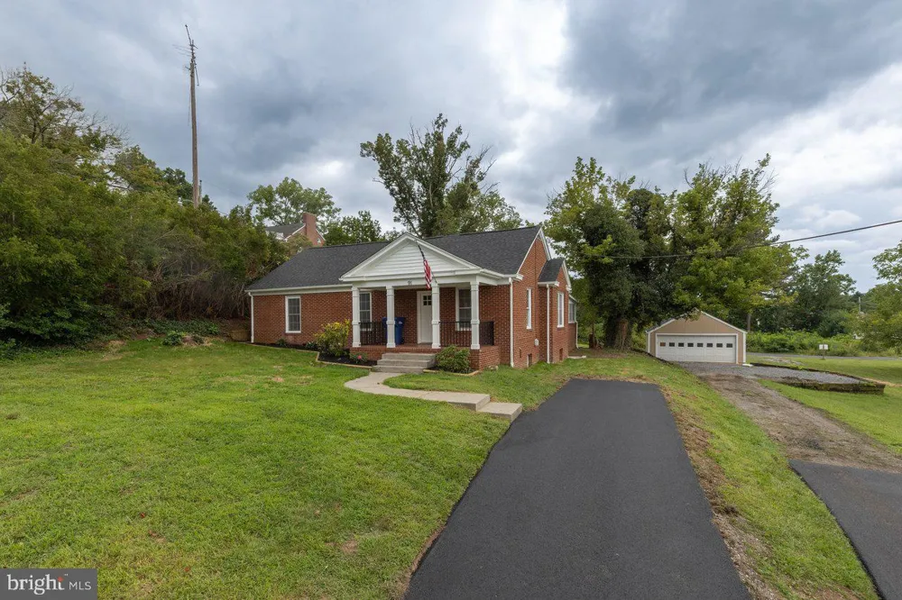 91 GRACE STREET Grottoes, VA 24441