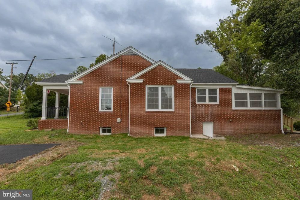 91 GRACE STREET Grottoes, VA 24441