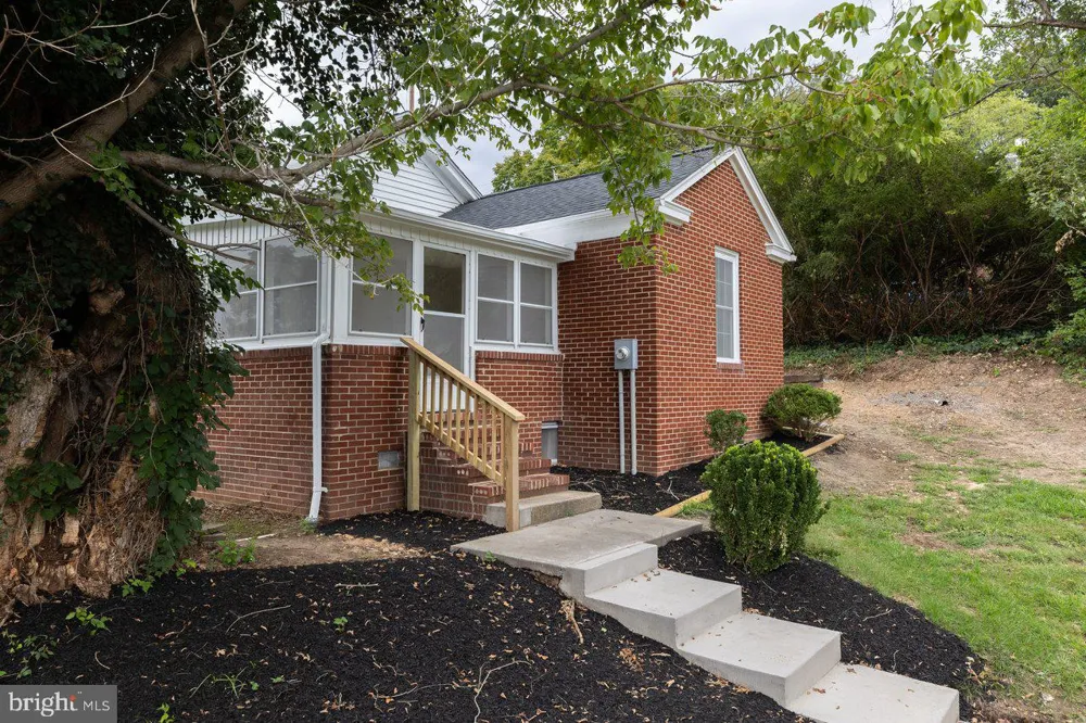 91 GRACE STREET Grottoes, VA 24441