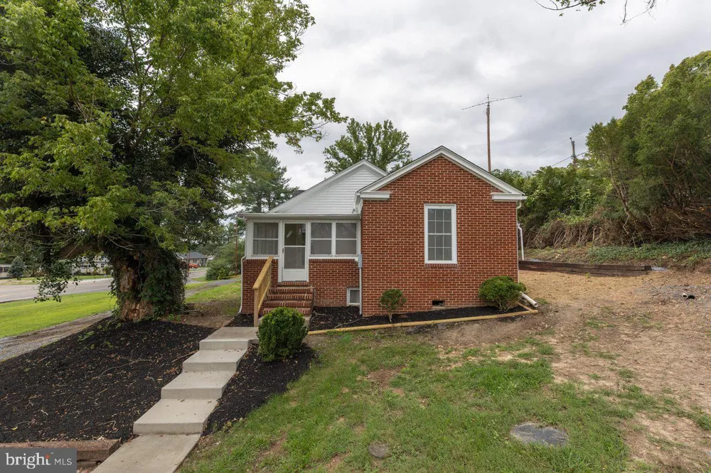 91 GRACE STREET Grottoes, VA 24441