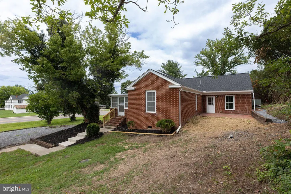 91 GRACE STREET Grottoes, VA 24441