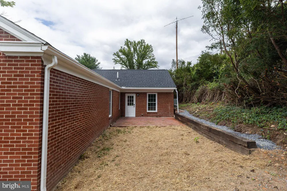 91 GRACE STREET Grottoes, VA 24441