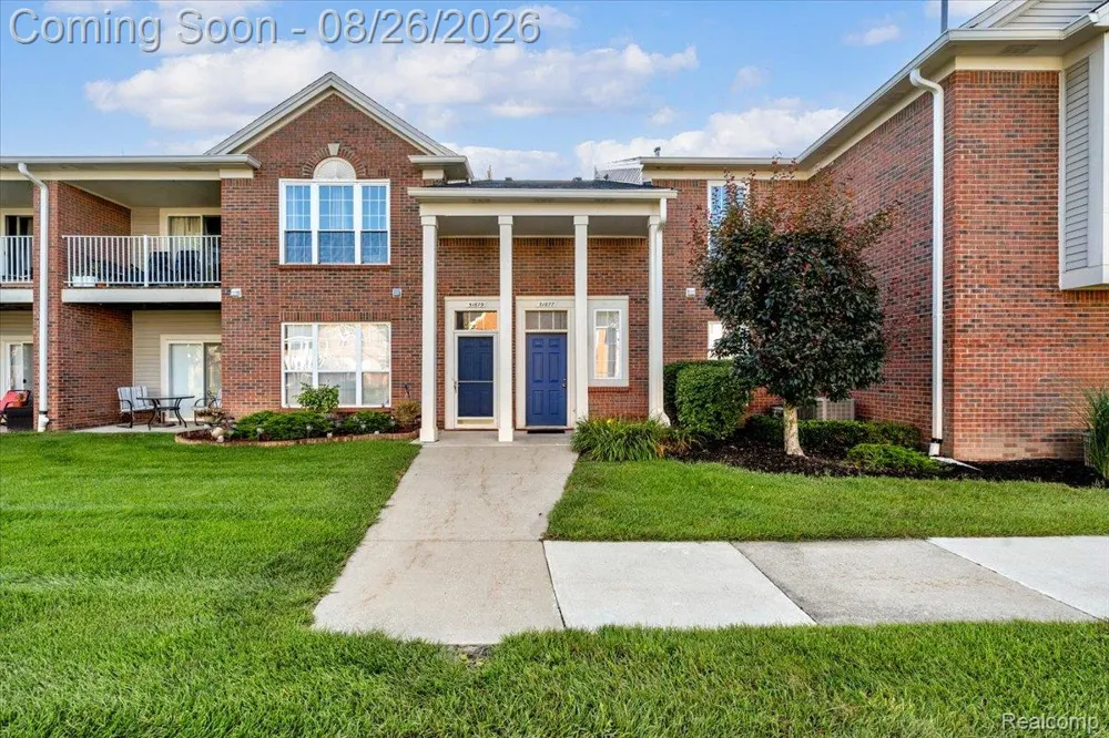 51677 Hale Lane #122 Chesterfield Township, MI 48051