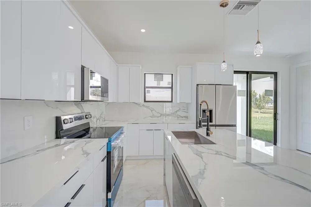 2702 11Th St SW Lehigh Acres, FL 33976
