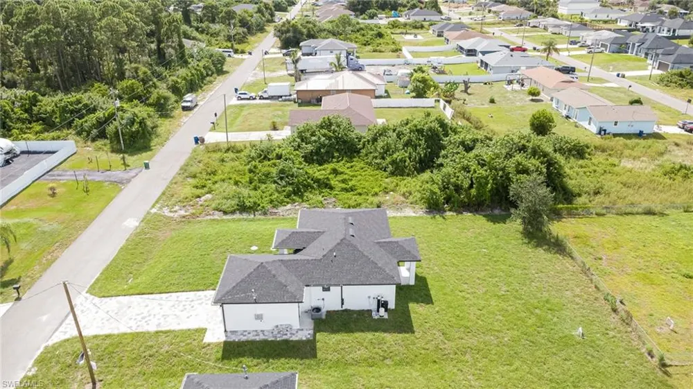2702 11Th St SW Lehigh Acres, FL 33976