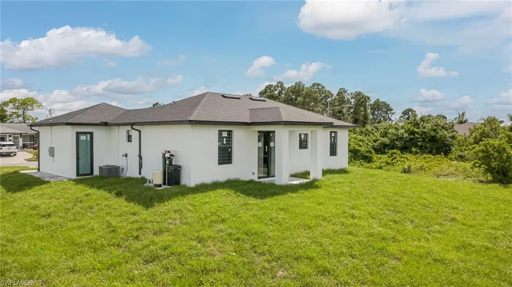 2702 11Th St SW Lehigh Acres, FL 33976