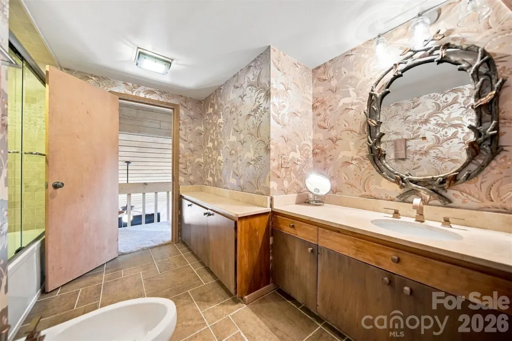 6580 Central Drive Conover, NC 28613