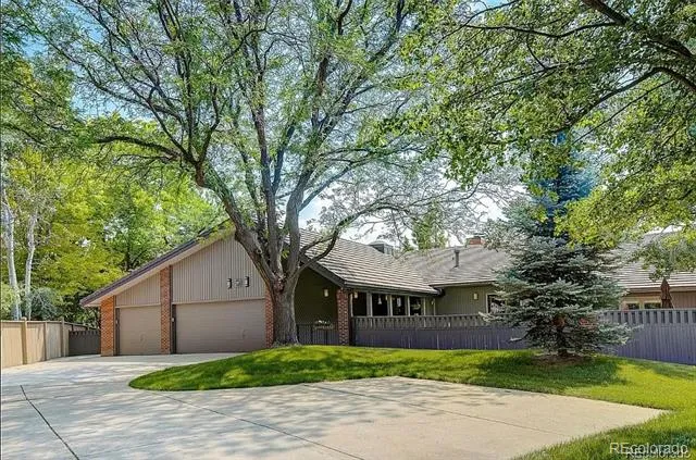 27 Beacon Hill Lane Greenwood Village, CO 80111