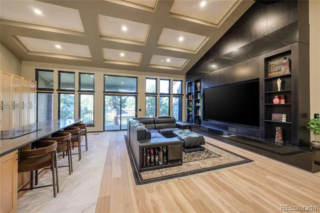 27 Beacon Hill Lane Greenwood Village, CO 80111