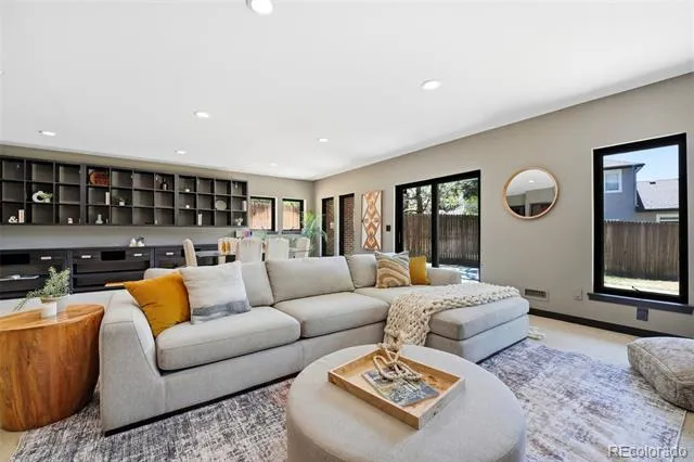 27 Beacon Hill Lane Greenwood Village, CO 80111