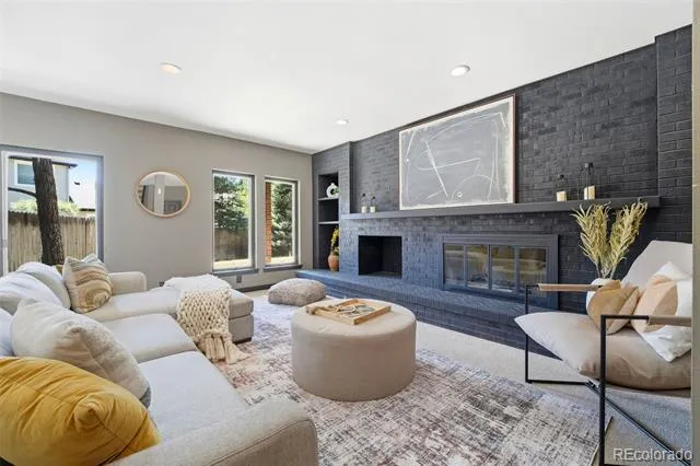 27 Beacon Hill Lane Greenwood Village, CO 80111