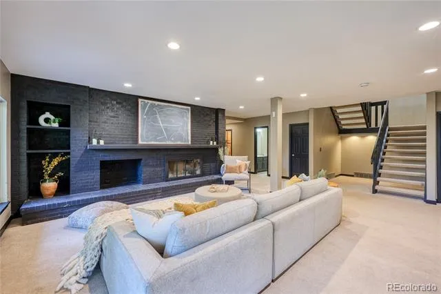 27 Beacon Hill Lane Greenwood Village, CO 80111
