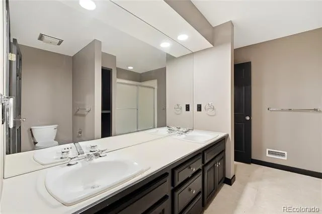 27 Beacon Hill Lane Greenwood Village, CO 80111
