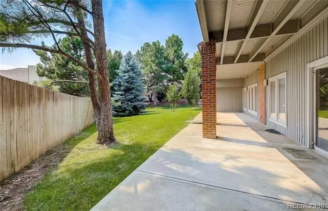 27 Beacon Hill Lane Greenwood Village, CO 80111