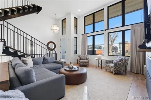 4254 E 8th Place