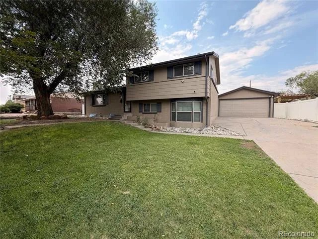 945 Dearborn Street Aurora, CO 80011