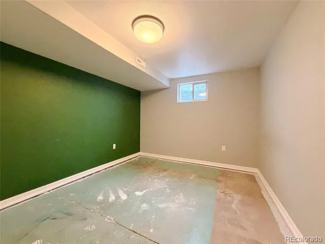 945 Dearborn Street Aurora, CO 80011