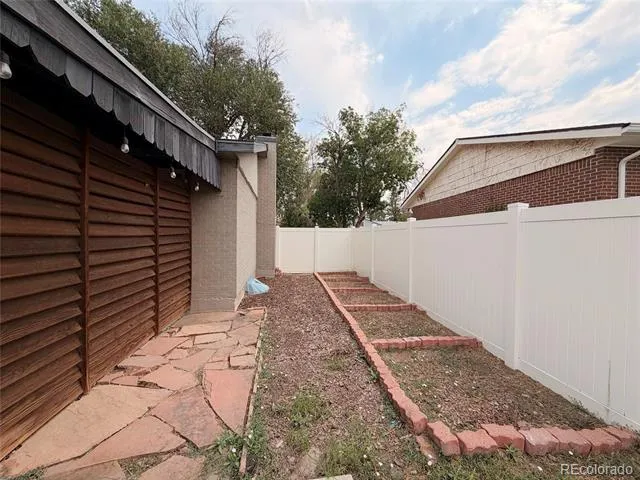 945 Dearborn Street Aurora, CO 80011