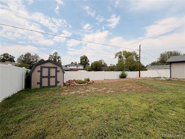 945 Dearborn Street Aurora, CO 80011