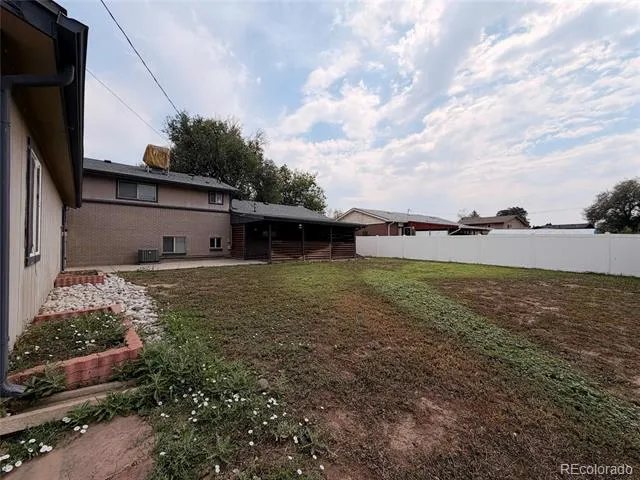 945 Dearborn Street Aurora, CO 80011