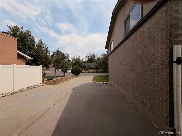945 Dearborn Street Aurora, CO 80011