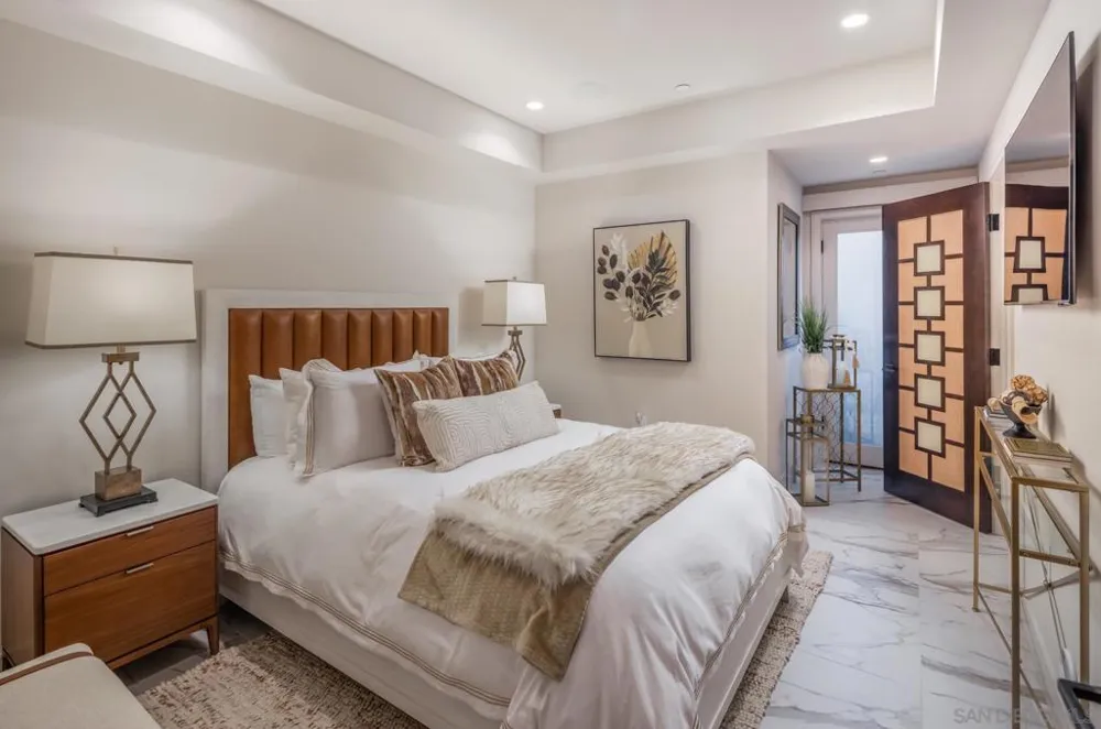187 Cherry Ave Carlsbad, CA 92008