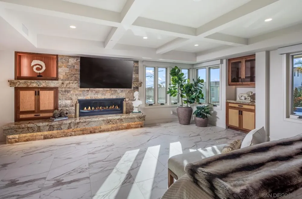 187 Cherry Ave Carlsbad, CA 92008