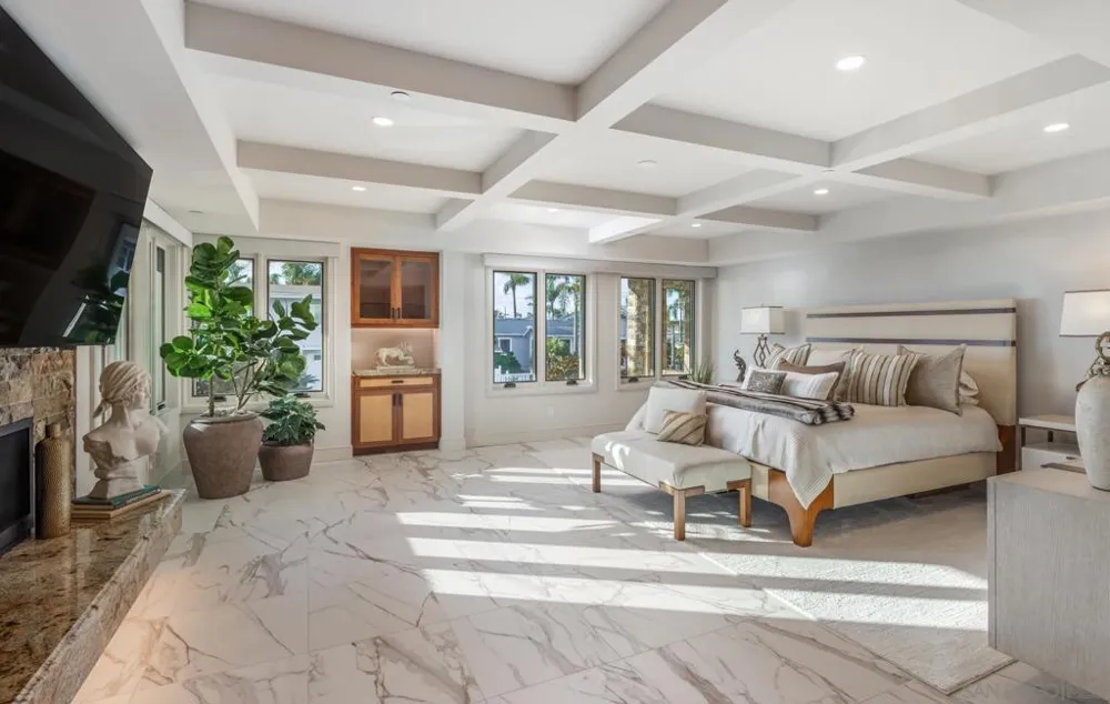 187 Cherry Ave Carlsbad, CA 92008
