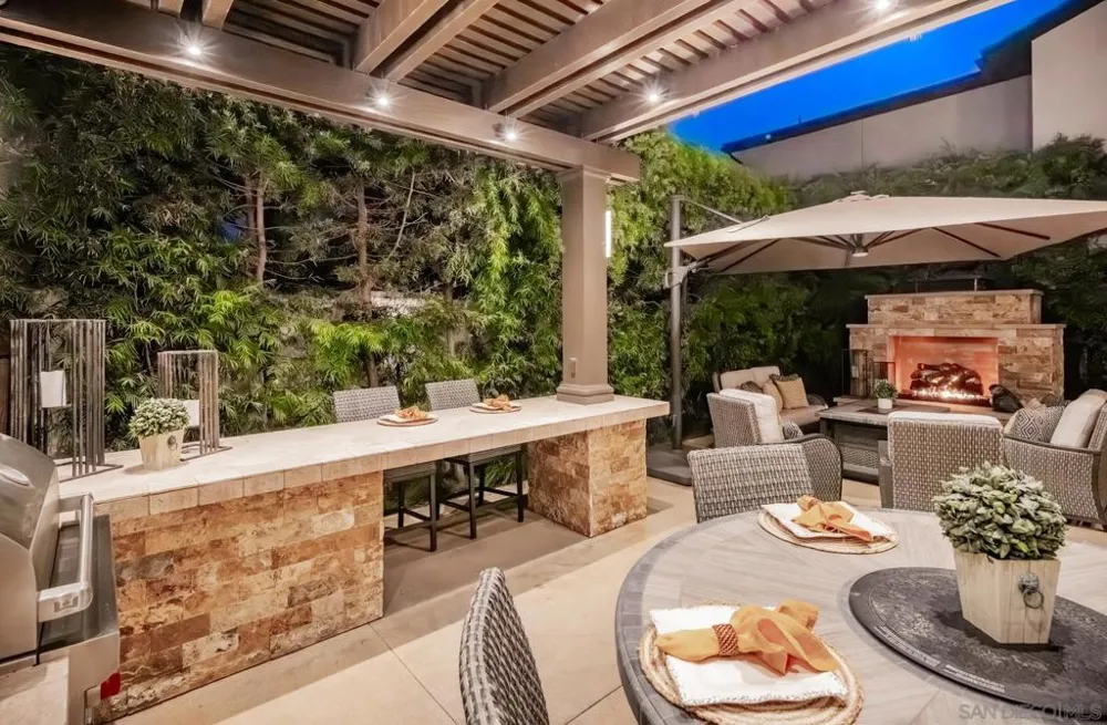 187 Cherry Ave Carlsbad, CA 92008