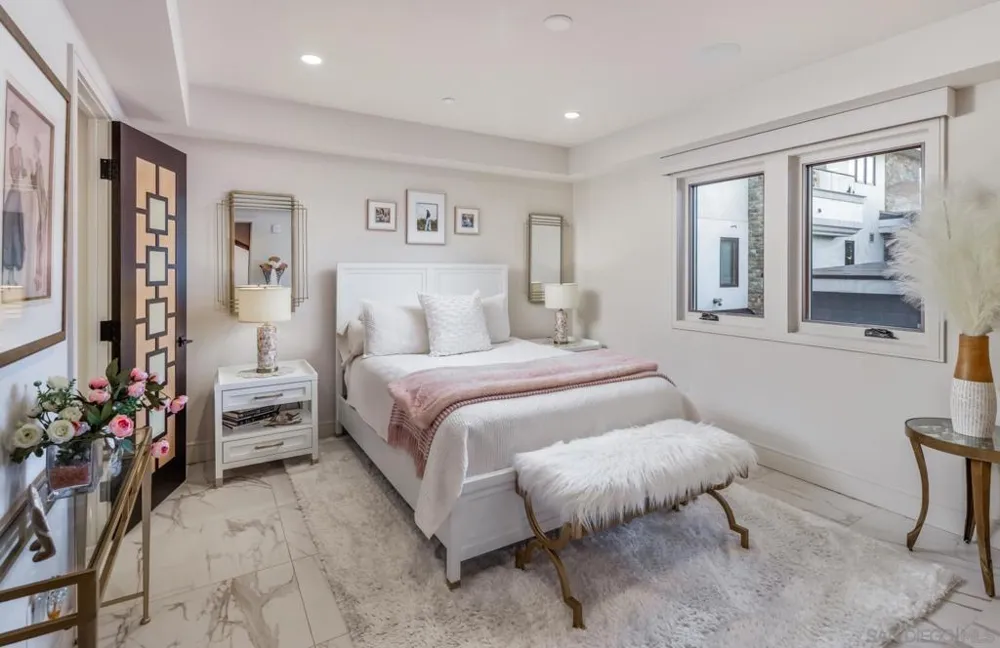 187 Cherry Ave Carlsbad, CA 92008