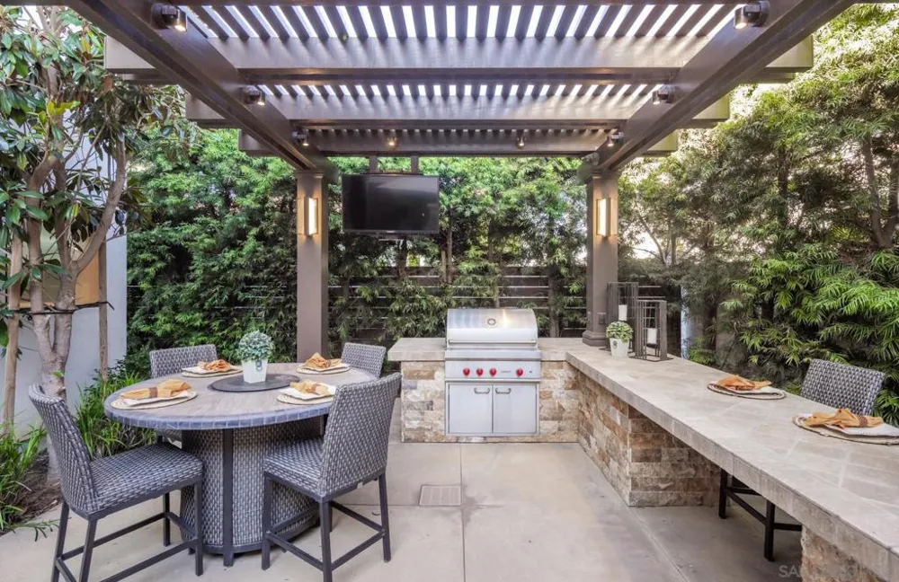 187 Cherry Ave Carlsbad, CA 92008