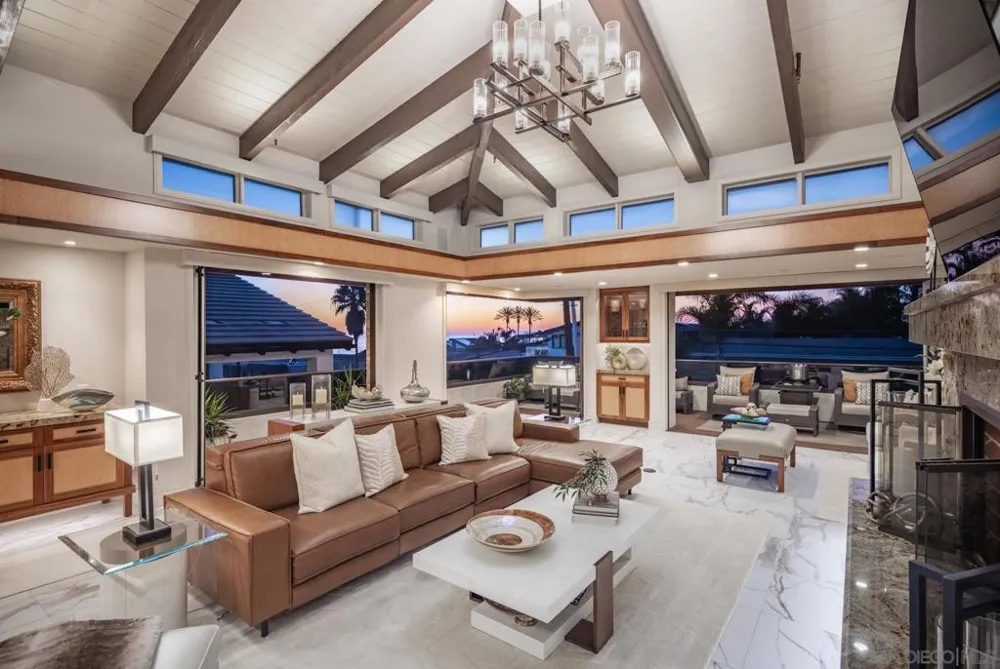 187 Cherry Ave Carlsbad, CA 92008