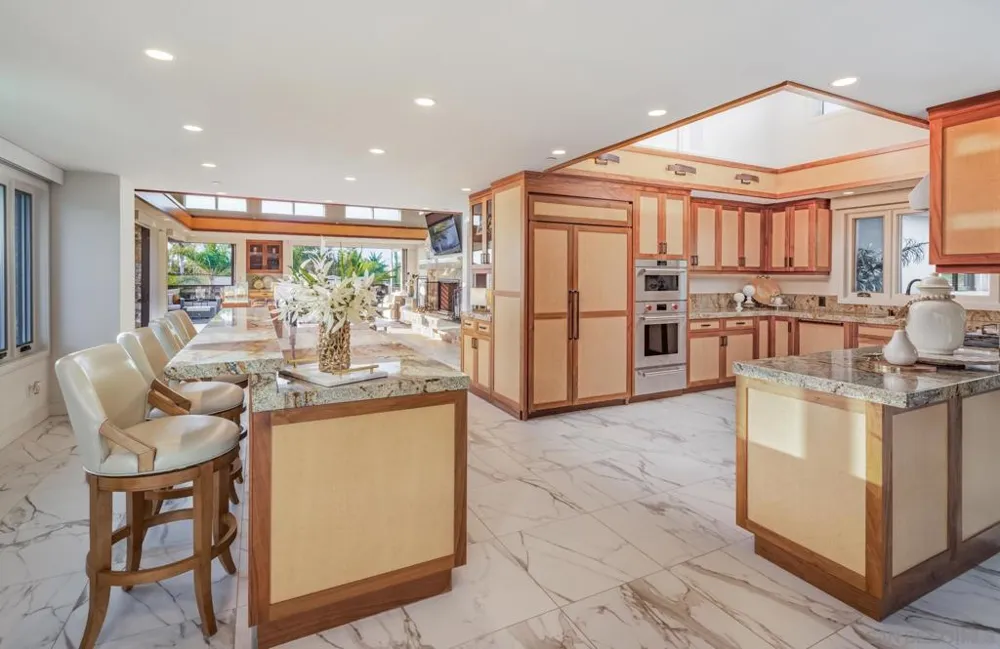 187 Cherry Ave Carlsbad, CA 92008
