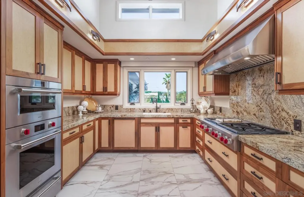 187 Cherry Ave Carlsbad, CA 92008