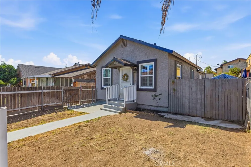 1252 D Corona, CA 92882