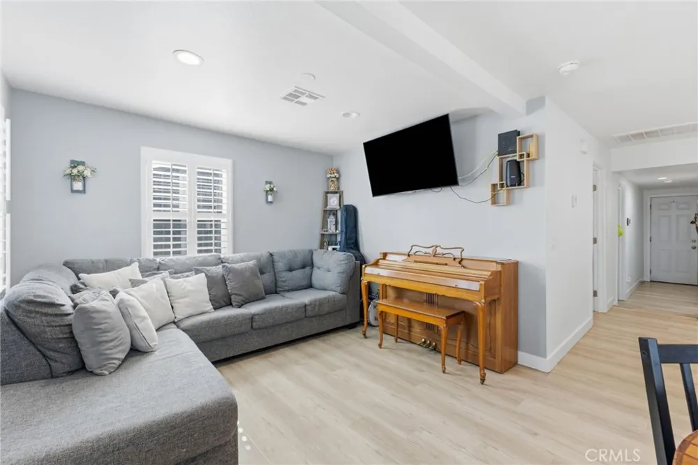 1252 D Corona, CA 92882