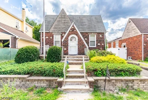 2088 Lentz Ave